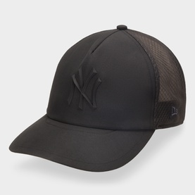 New Era black cotton trucker cap with tonal NY logo embroidery, mesh back panel and adjustable snapback closure