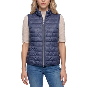 Model wearing Betty Barclay Quilted Zipped Gilet in Blue Horizon with stand-up collar and two-way zip, styled with a cream knit top and blue jeans