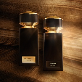 Bulgari Le Gemme Tygar Extrait de Parfum duo in black and gold bottles on wooden surface