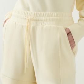 Model wearing Varley shorts in Anise Flower, close-up of elasticated waistband with drawstring and side pockets