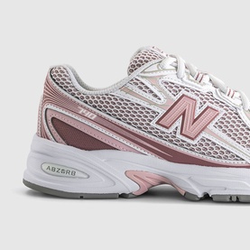 740 V2 Trainers