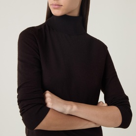 Model wearing Luisa Cerano Solid Turtleneck Sweater in Truffle, fine knit wool-silk-cashmere blend with long sleeves and turtleneck
