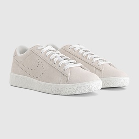 Nike trainers in sail white suede with perforated Swoosh logo, white lace-up fastening and white sole