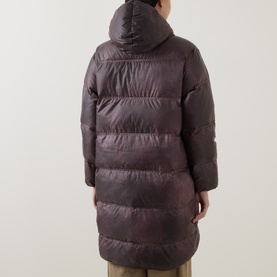 Model wearing Transit rust hooded puffer coat, mid-length with horizontal quilted panels, rear view