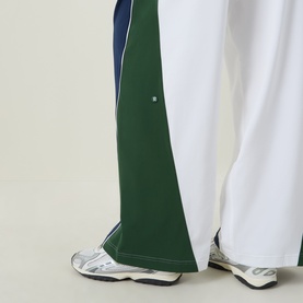 Model wearing Lululemon leggings in white, ivy grove and club blue colourblock, styled with silver trainers.