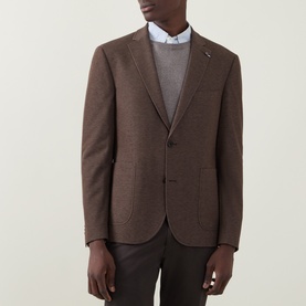 Model wearing Bugatti Birdseye Single-Breasted Blazer in brown, styled with a grey knit and dark trousers