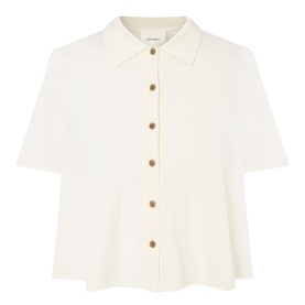 Lisa Yang cream cashmere knit polo shirt with short sleeves, spread collar and tan button placket front