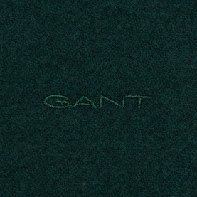 Gant tartan green 100% wool scarf with tonal embroidered logo, close-up texture detail