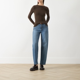 Model wearing Selected Femme Delicioso brown long-sleeve knit top, styled with mid-blue barrel-leg jeans and black chunky loafers.