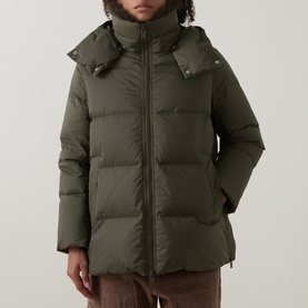 Model wearing Yves Salomon herbal tea quilted down jacket with hood, zip fastening and puffer detailing