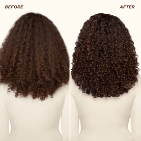 Before and after results of Gisou Honey Milk Active Repair Leave-In Conditioner Mini on curly dark brown hair, showing enhanced definition and shine.