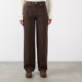 Model wearing Loulou Studio brown wide-leg cotton jeans with cream knit top and brown leather boots
