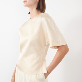 Model wearing Soeur cream short-sleeve top in 100% viscose, styled with matching cream wide-leg trousers. Round neckline, relaxed fit.