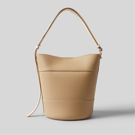 Claude Pierlot bucket bag in clear beige smooth leather, gold-tone hardware, single top handle and adjustable shoulder strap