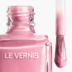 Chanel Le Vernis Longwear Nail Colour in Party Girl, pearlescent pink varnish shown open with brush applicator