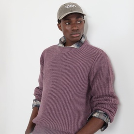 Model with Edwin brown cotton cap, styled with a mauve ribbed knit sweater and checked shirt