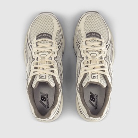740 V2 Trainers