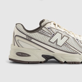 740 V2 Trainers
