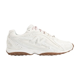 New Balance trainer in Sea Salt Gum, white leather upper with embossed N logo, lace-up fastening and gum rubber sole.