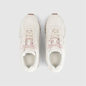 New Balance trainers in Sea Salt Gum, cream and blush tones with lace-up front, brown gum sole, overhead view