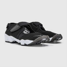 Black mesh split-toe strap trainers with white midsole and dark outsole, shown as a pair from a three-quarter angle
