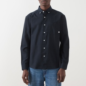 Model wearing Farah Vintage True Navy casual shirt, button-down collar, chest patch pocket, styled with light blue jeans.