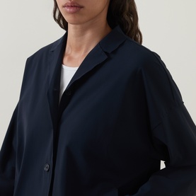 Model wearing Oska Single-Breasted Blazer in navy, featuring notch lapel collar and front button fastening, styled over a white top.