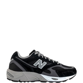 880R Trainers