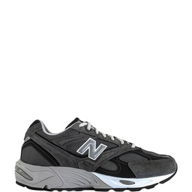 880R Trainers