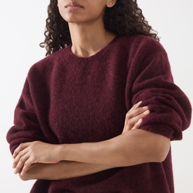 Model wearing American Vintage Vitow Knitted Sweater in Grenat Chine, crew neck, dropped shoulders, brushed alpaca-wool blend