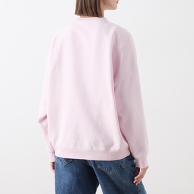 Model wearing American Vintage Sweat Top in Petale Vintage pink, rear view, relaxed fit, styled with blue denim jeans