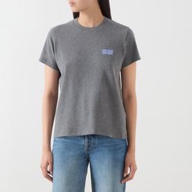 Model wearing American Vintage T-Shirt in granite chine, styled with blue jeans. Small blue logo graphic on chest.