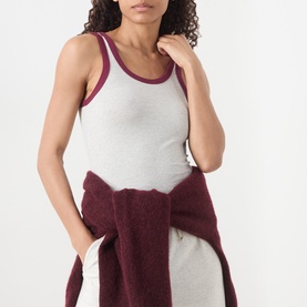 Model wearing AMERICAN VINTAGE Cribay Contrast-Trim Tank Top in Gris Chine with burgundy contrast trim, styled with matching grey trousers and