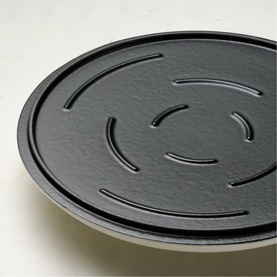Tramontina Saute Pan in latte, round cast-iron textured base with concentric arc grooves, viewed from above