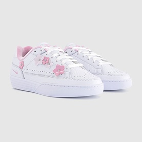 White leather low-top trainers with pink 3D floral appliqu&eacute;s on the side panel, white laces and flatform sole