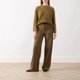 Model wearing Marella oil green wool-cashmere knit sweater, styled with wide-leg khaki trousers and black pointed-toe flats.