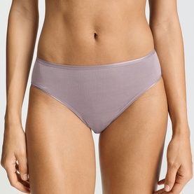 Model wearing Hanro brief in Stormy Rose, smooth fabric with a classic mid-rise cut and slim waistband.
