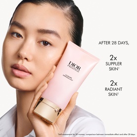 Dior La Mousse cleanser tube held by model, with text highlighting 2x suppler and 2x radiant skin after 28 days