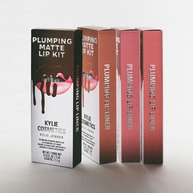 Kylie Cosmetics Plumping Matte Lip Kit, black box with lip liner pencils in rose-pink tones displayed alongside packaging