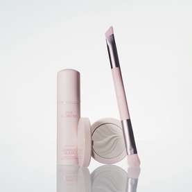 Kylie Cosmetics Makeup Primer set in soft pink packaging, including a tube, compact, and dual-ended brush