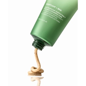 Anua Heartleaf BHA Pore Cleansing Foam green tube dispensing cream cleanser in a twisted ribbon shape