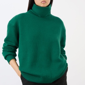 Model wearing The Frankie Shop Forest Green turtleneck jumper in alpaca-wool blend, styled with black trousers
