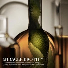 La Mer Genaissance De La Mer Anti-Ageing Skincare Gift Set featuring close-up of gold bottle with Miracle Broth elixir detail