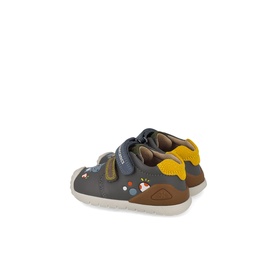 Biomechanics kids shoes in Underground Sauvage, grey and yellow leather with double velcro straps and animal detail, heel view
