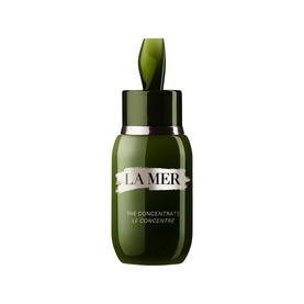 La Mer The Concentrate Serum in dark green dropper bottle with gold collar and green pipette top