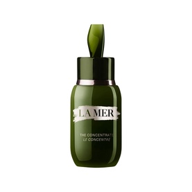 La Mer The Concentrate Serum in a dark green glass dropper bottle with gold collar detail and branded white label.