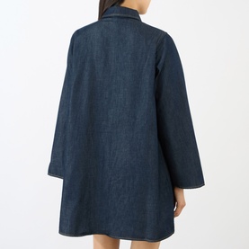Model wearing FRAME DENIM Rinse denim dress, back view, A-line silhouette with wide sleeves and collar, dark indigo wash