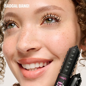 Model with Benefit BADgal BANG! mascara, showcasing volumised, lifted lashes with natural freckled complexion