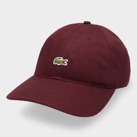 Lacoste cap in Oxalis burgundy cotton with embroidered green crocodile logo on front panel and curved brim.