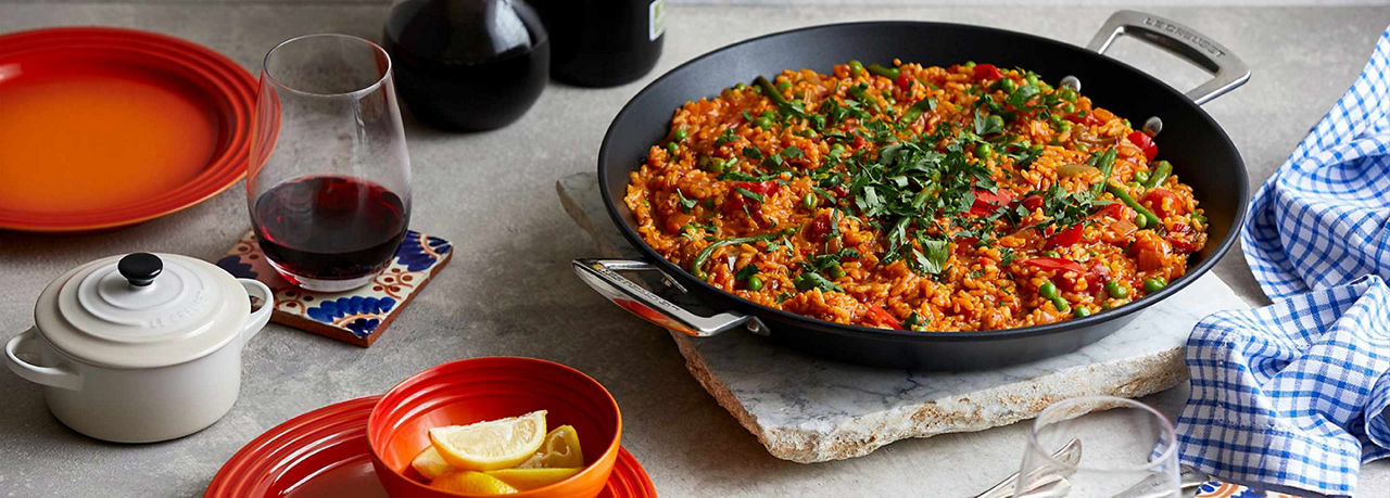 Le Creuset paella recipient